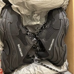 Kids balencigas ( REAL)